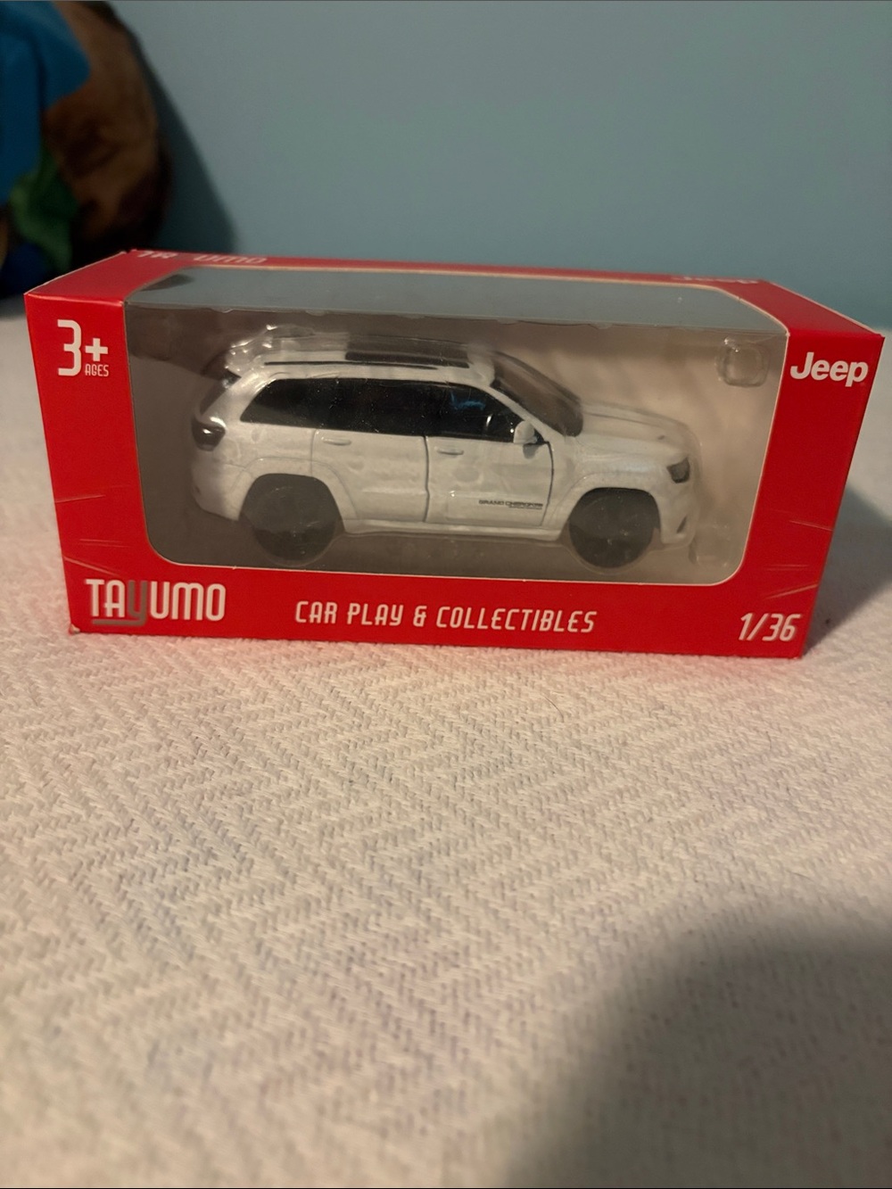 Jeep grand Cherokee Trailhawk White Die-Cast SUV new inbox